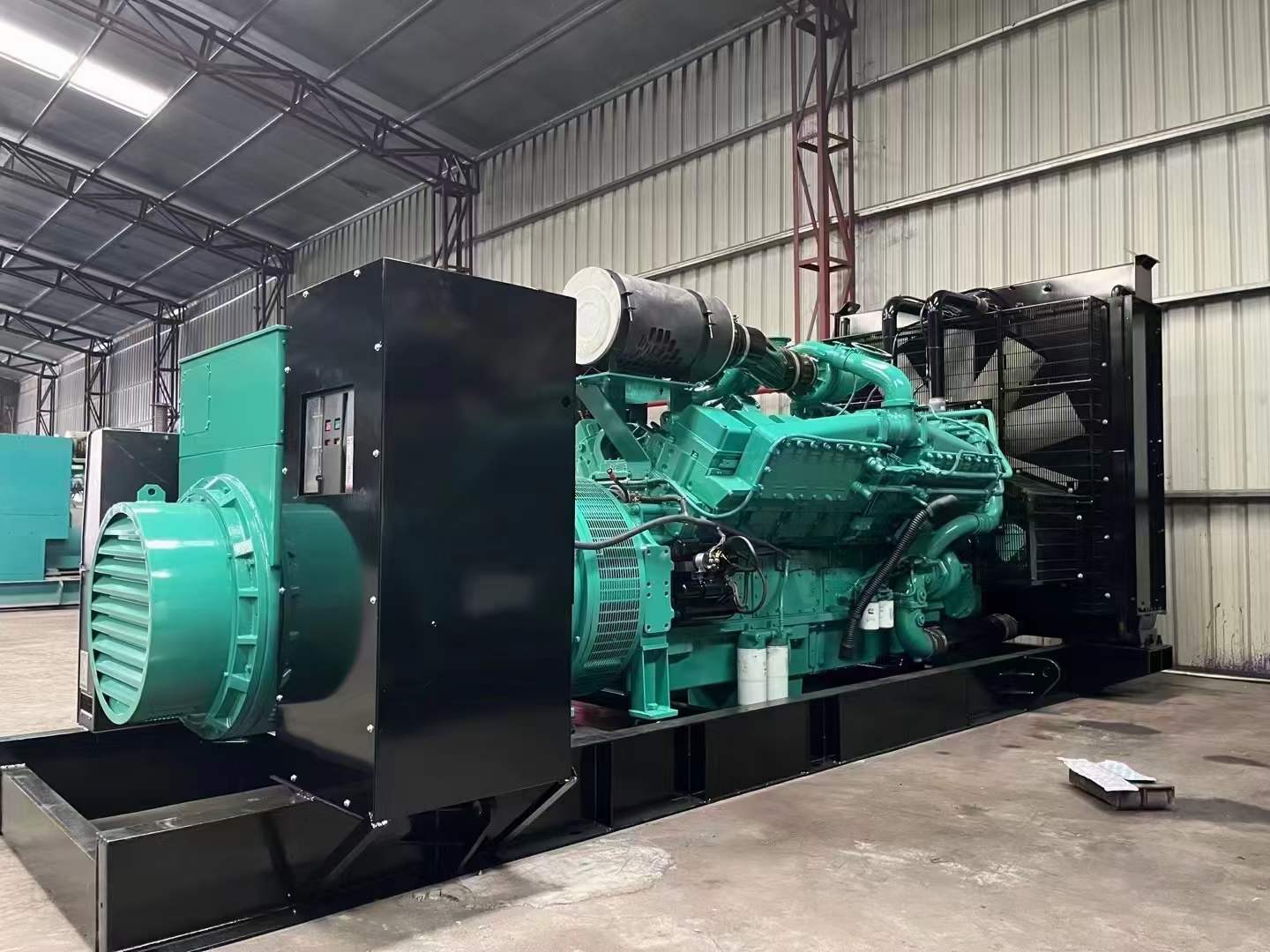 苏尼特左如何降低 800kW 柴油发电机输出电流的波动？