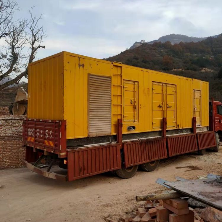 苏尼特左200kW 发电机组在带电阻性负载时，输出功率会受到哪些因素的影响？