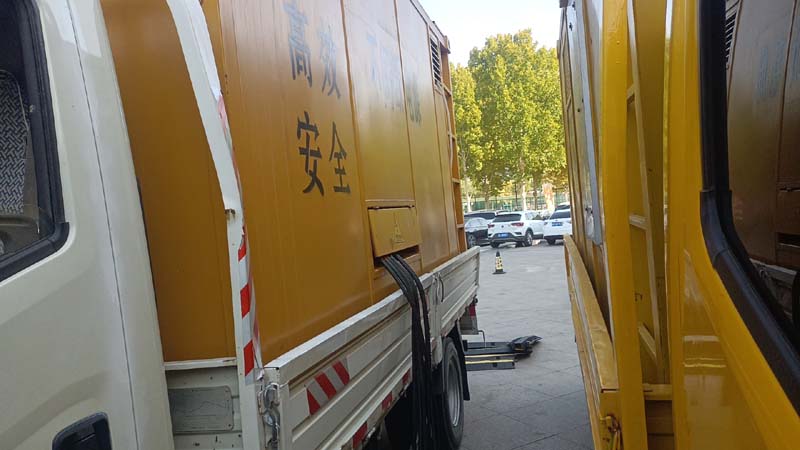 苏尼特左如何判断柴油发电机组和UPS电源的切换时间是否符合要求？