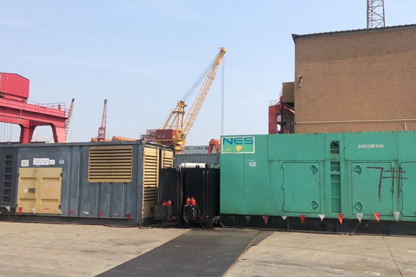 苏尼特左发电机出租空气滤清器的清洁频率是多少？
